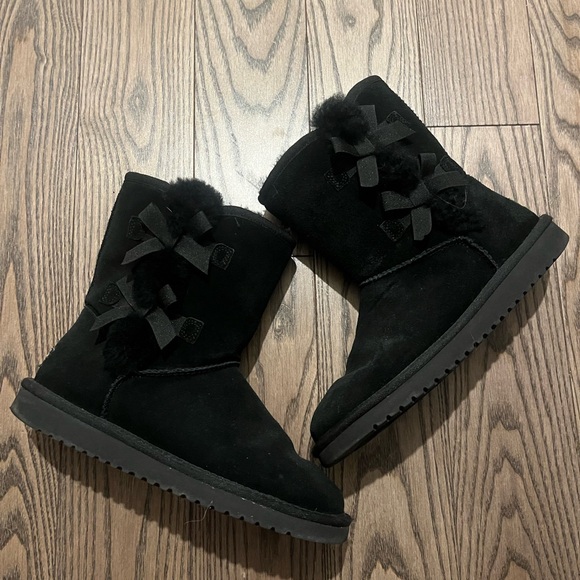 Women's Black UGG Boots with Bows - Picture 1 of 6